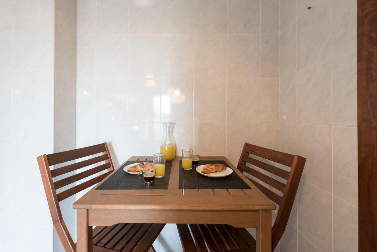Lovelystay - Homey Feeling Flat W/ Free Parking Porto Exterior photo