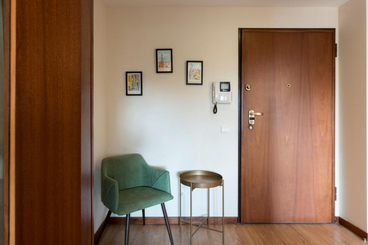 Lovelystay - Homey Feeling Flat W/ Free Parking Porto Exterior photo