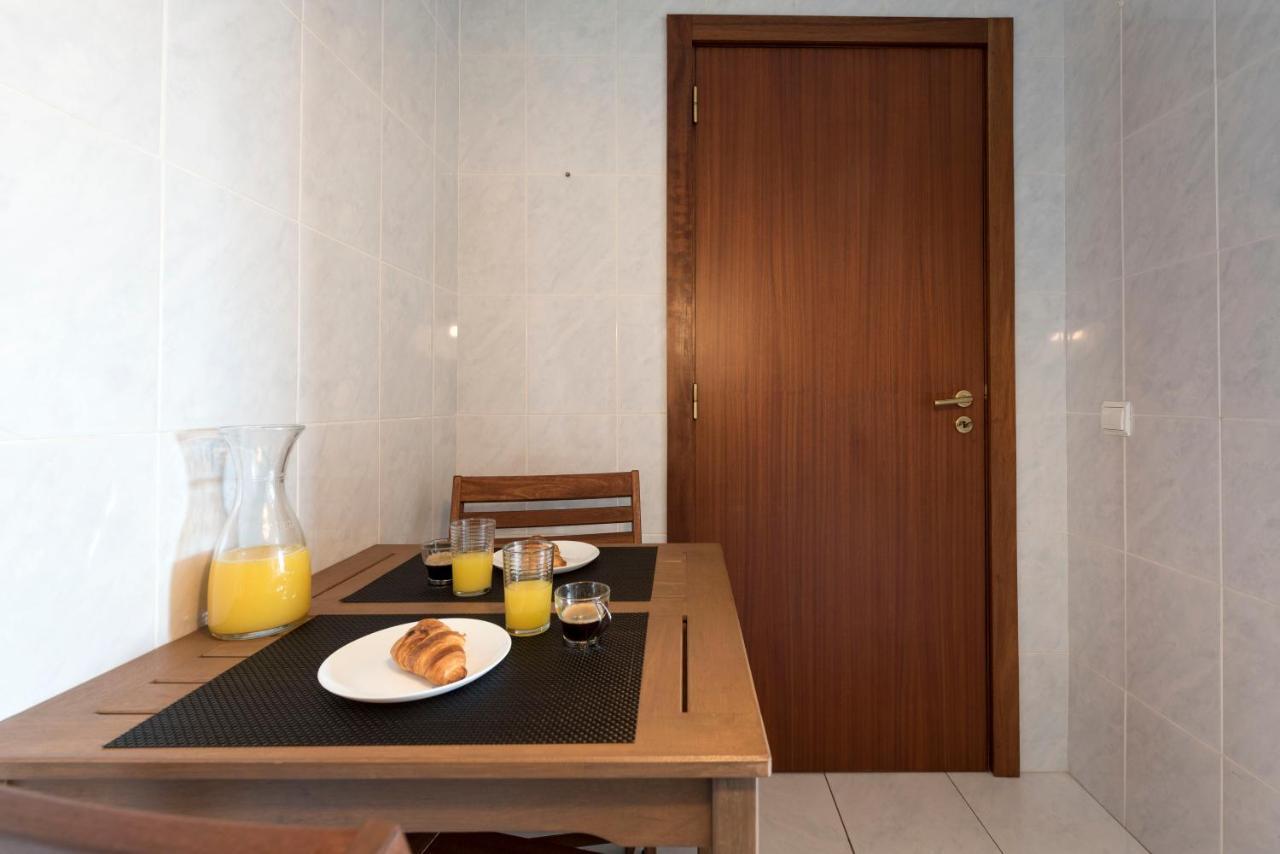 Lovelystay - Homey Feeling Flat W/ Free Parking Porto Exterior photo